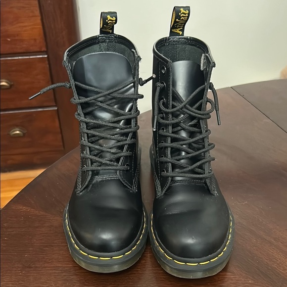 Dr. Martens 1460 SMOOTH LEATHER LACE UP BOOTS - Picture 4 of 12
